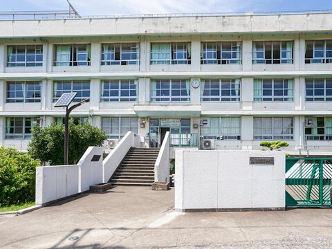 稲城市立稲城第二中学校　距離約1300m