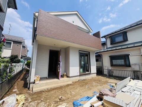 新築戸建ての外観南向きで日当たり良好