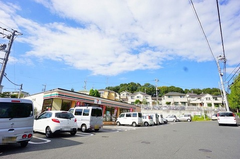 セブンイレブン　町田藤の台東店　距離約650m