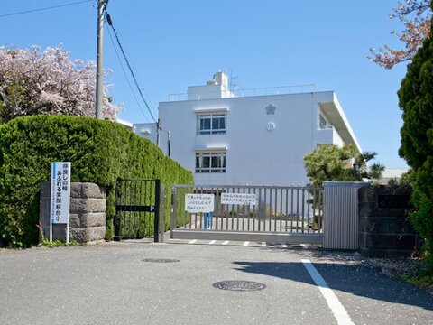 伊勢原市立桜台小学校　距離約160m