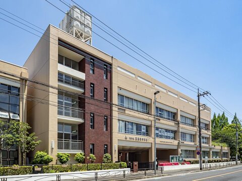 川崎市立東高津中学校　距離約950m