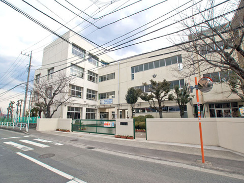 座間市立西中学校　距離約20m