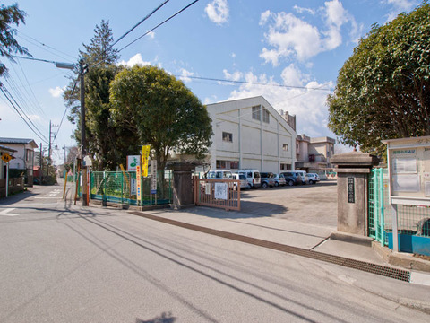 座間市立座間小学校　距離約850m