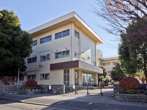 相模原市立上鶴間中学校　距離約190m