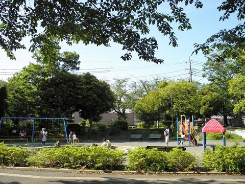 しらゆり公園　距離約220m