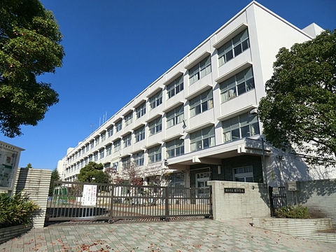 横浜市立鉄小学校　距離約1700m