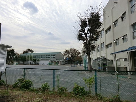 横浜市立瀬谷第二小学校　距離約1000m