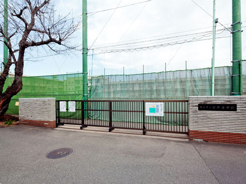 横浜市立田奈中学校　距離約850m