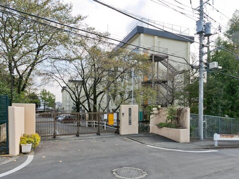 八王子市立椚田中学校　距離約1000m