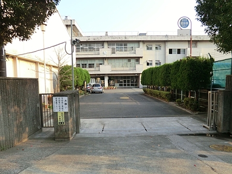 横浜市立名瀬中学校　距離約450m