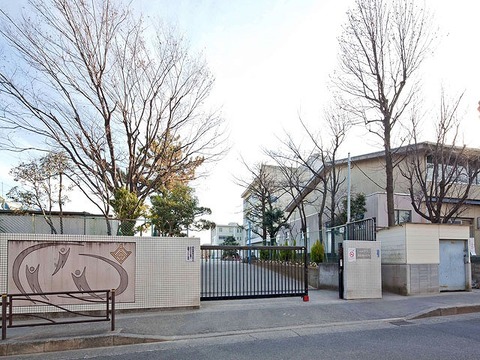 川崎市立南生田小学校　距離約750m