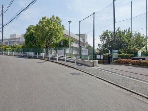 横浜市立さつきが丘小学校まで約350m