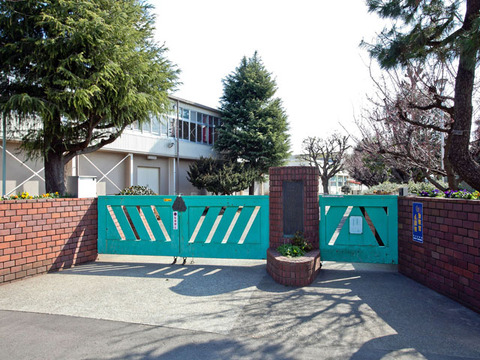 横浜市立上瀬谷小学校　距離約750m