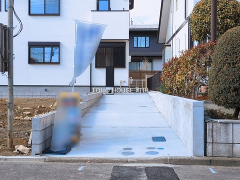 2台分可能なゆとりの敷地。1台の方でもお客様が来られた時に安心です
