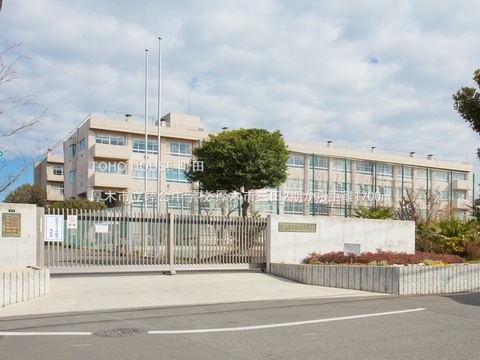 厚木市立睦合中学校 1700m