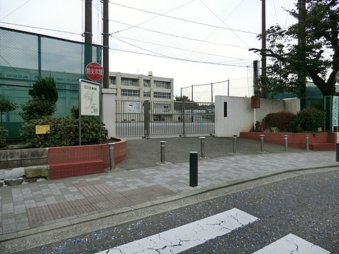 横浜市立稲荷台小学校　距離約300m