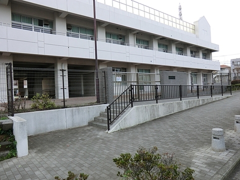 横浜市立岩井原中学校　距離約1100m