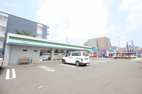 ファミリーマート　相模原相生店　距離約300m