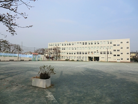 横浜市立葛野小学校　距離約450m