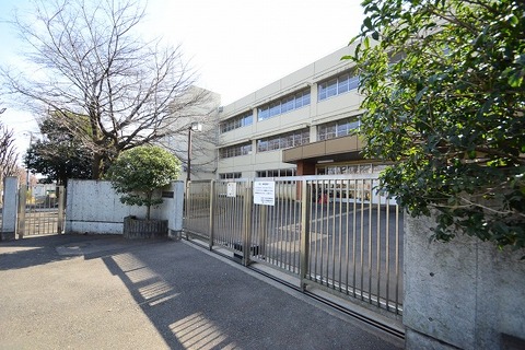 町田市立本町田小学校　距離約850m