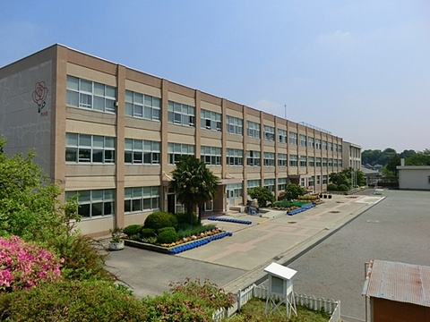 綾瀬市立綾西小学校　距離約560m