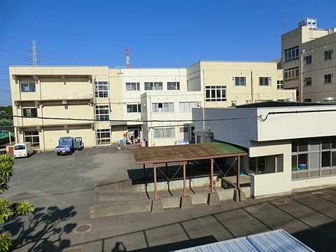 町田市立成瀬中央小学校　距離約300m