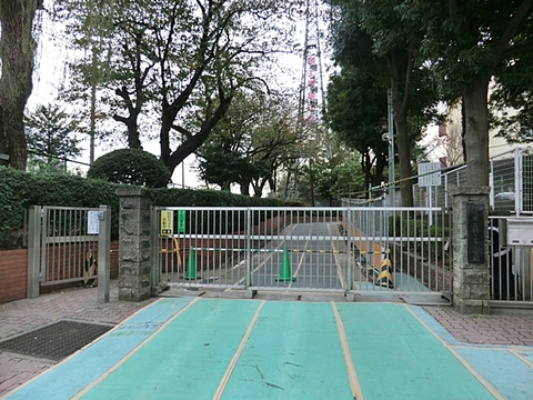横浜市立鶴ケ峯小学校　距離約800m