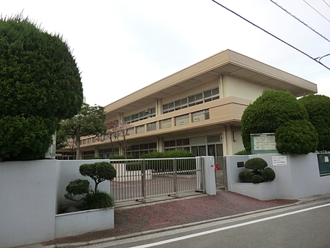 横浜市立西谷中学校　距離約2000m