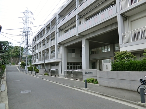 横浜市立神奈川中学校　距離約930m