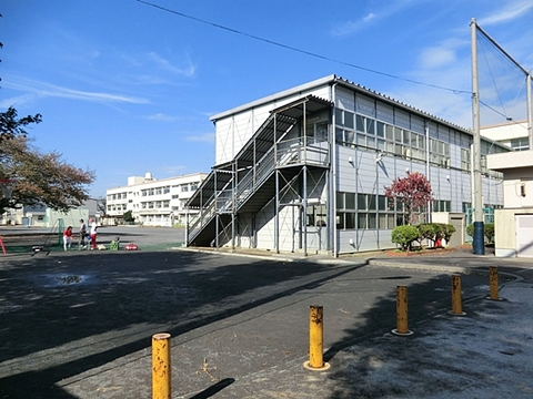 横浜市立高田小学校　距離約400m