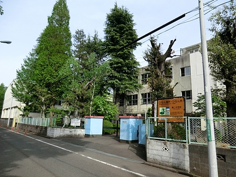 日野市立第二中学校　距離約800m