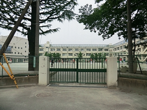 世田谷区立明正小学校まで約850m