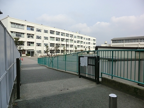 横浜市立笹野台小学校まで約750m