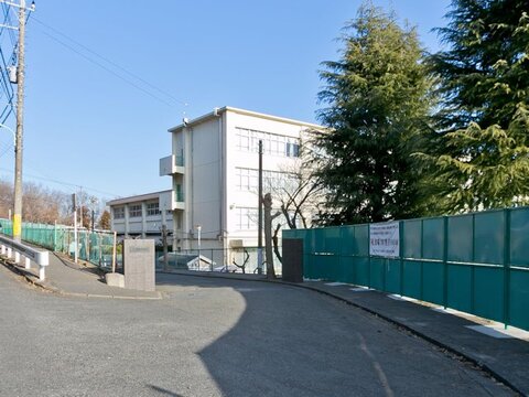 町田市立薬師中学校　距離約280m