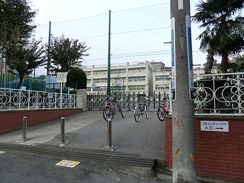 横浜市立峯小学校　距離約650m