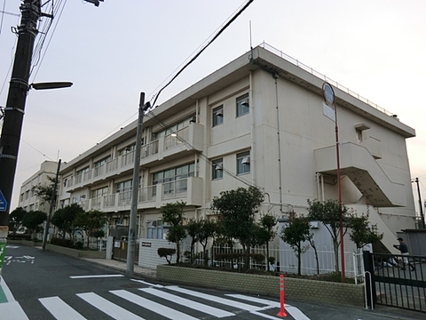 横浜市立宮田中学校　距離約1400m
