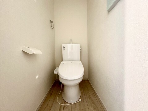 トイレは2ヶ所にあり、混み合う時や来客時にも心配はありません
