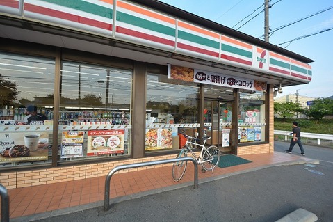 セブンイレブン　八王子堀之内店　距離約1100m