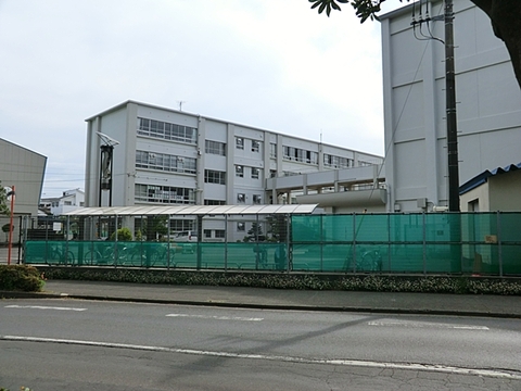 茅ヶ崎市立鶴が台中学校　距離約1000m