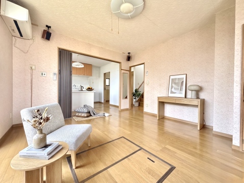 ※画像は実際の室内写真をもとに、家具・調度品の配置例をCG合成したもので、家具等は販売価格に含まれません。