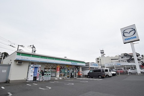 ファミリーマート　鍛冶ヶ谷二丁目店まで約650m