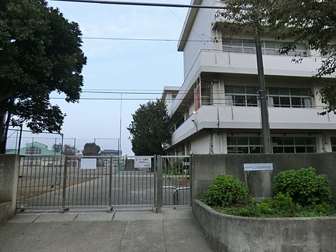 横浜市立上飯田中学校　距離約220m