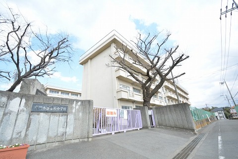 座間市立栗原中学校　距離約1370m