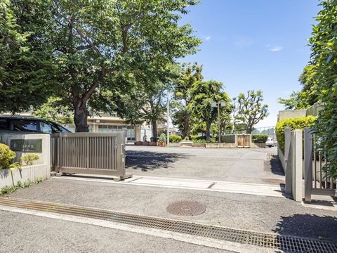 横浜市立下瀬谷中学校　距離約750m