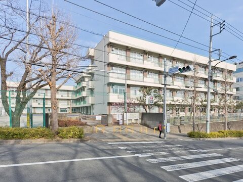 町田市立山崎小学校　距離約400m