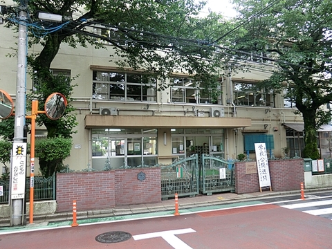 世田谷区立代田小学校まで約500m