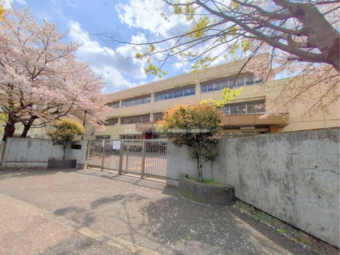 町田市立本町田ひなた小学校　距離約500m