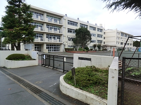 横浜市立折本小学校　距離約450m
