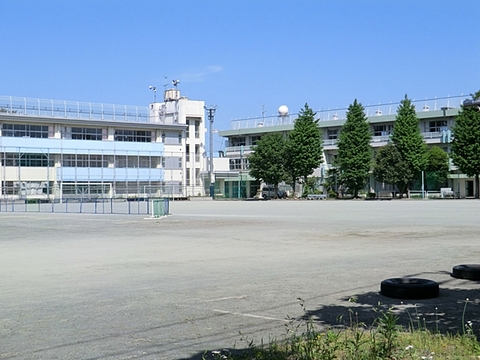 国分寺市立第三中学校　距離約1350m