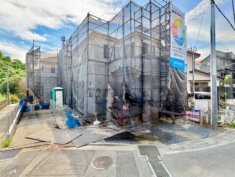 建築中の住宅の外観周囲は住宅街で日当たり良好